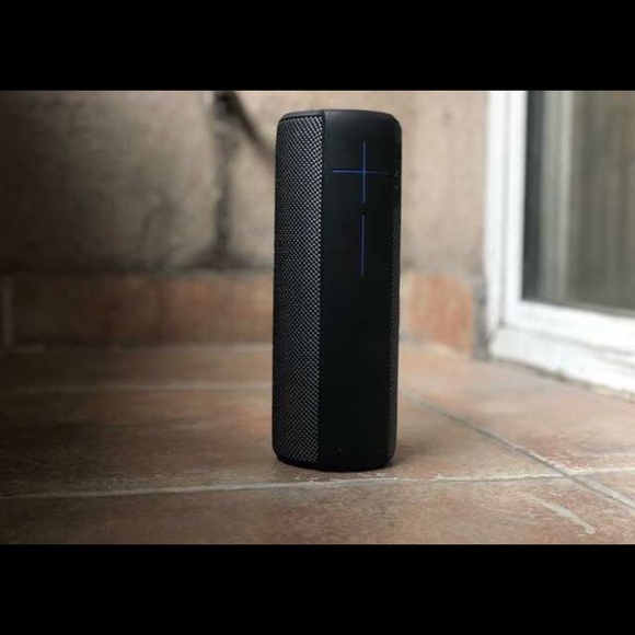 UE MEGABOOM WIRELESS WATER RESISTANT BLUETOOTH - Picture 2 of 3